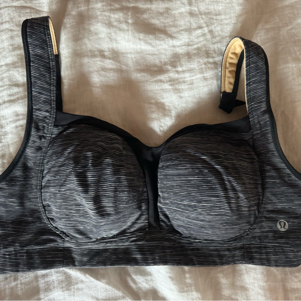 Lululemon sports bra, high impact, discontinued style
